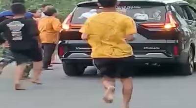 Heboh Mobil Sebar Uang di Kesamben Jombang, Demi Konten?