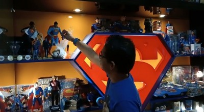 Uang Ratusan Juta Rupiah Demi Koleksi Action Figure Superman