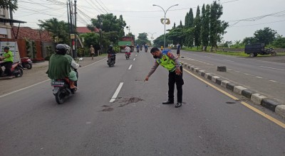 Hindari Jalan Berlubang, Pemotor di Lamongan Tewas Terlindas Truk