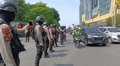 Sidang Perdana Kasus Tragedi Kanjuruhan, Polisi Sekat Pintu Masuk Surabaya