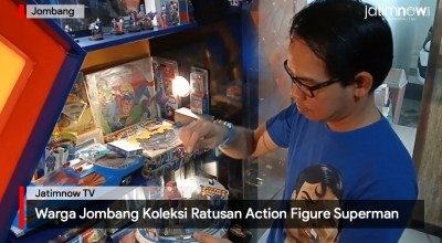 Warga Jombang Koleksi Ratusan Action Figure Superman