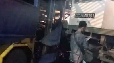 KA Tabrak Trailer, 60 Penumpang Selamat, Puskeswan di Jombang