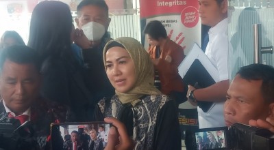 Ferry Irawan Tersangka, Venna Melinda Tersenyum lalu Menangis