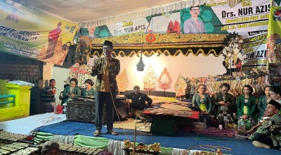 Ikhtiar Nur Azis Lestarikan Wayang Kulit Sekaligus Promosi UMKM