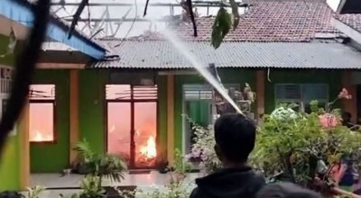 Gedung SMPN 4 Bangkalan Terbakar