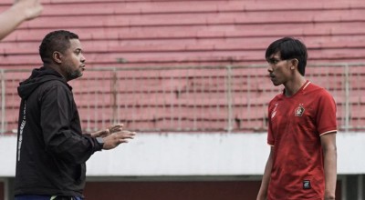 Persik Kediri Kalah Lagi, Tagar Divaldo Out Menggema