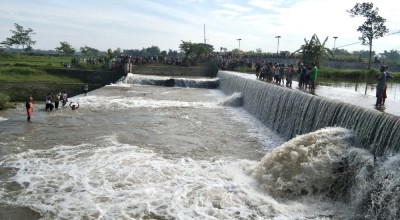 Pengendara Motor Jatuh di Sungai Konto Kediri Ditemukan Tewas, Ini Identitasnya