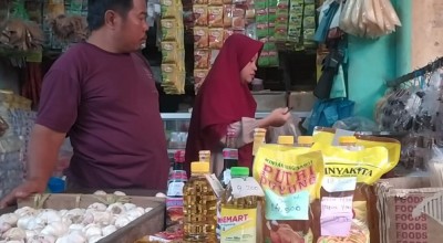 Minyak Goreng Subsidi Masih Mahal di Jombang Dijual di Atas HET dan Bundling