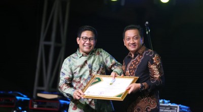 Selamat! Pemkab Jombang Terima Penghargaan dari Mendes PDTT