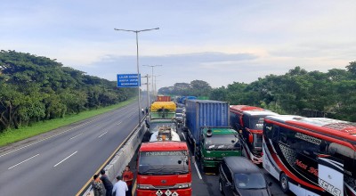 Antrean Kendaraan Jamaah 1 Abad NU: Macet 6 Jam, Mengular hingga Tol Sidoarjo