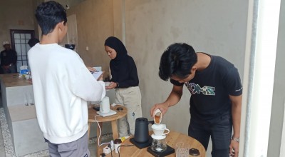 Saat Milenial di Lamongan Adu Kreatif dalam Meracik Kopi