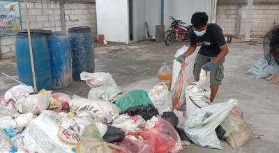 Keren! Warga Bantaran Bengawan Solo di Lamongan Daur Ulang Popok jadi Pupuk