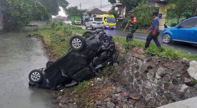 Mobil Avanza Tabrak 2 Motor di Jombang, Satu Bocah Meninggal Dunia