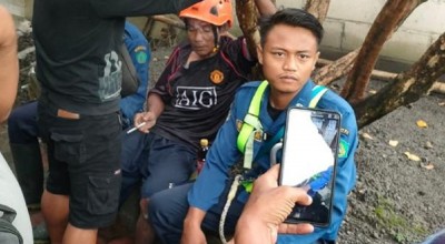 Pria di Sidoarjo Nekat Panjat Tower, Setelah 11 Jam Akhirnya Mau Turun