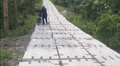 Jalan Matras Berantakan, Mobil Tabrak Trotoar, Kandang Ayam Terbakar