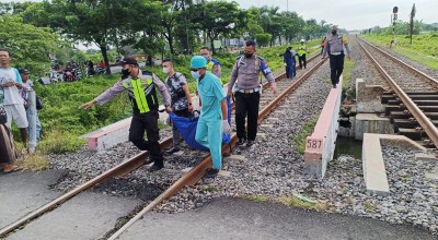 Mayat Pria Bersarung Ditemukan di Perlintasan Kereta Api Lamongan