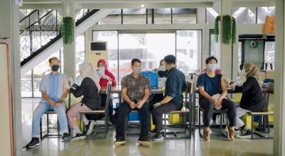 Ratusan Orang Ikuti Vaksin Booster Kedua di SIER