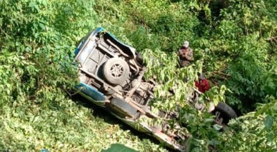 Mobil Rombongan Wisatawan asal Lamongan Pulang dari Bromo Terperosok ke Jurang