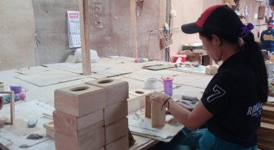 Kiat Pengrajin Kayu Kota Batu Bertahan Digempur Produk Plastik Impor