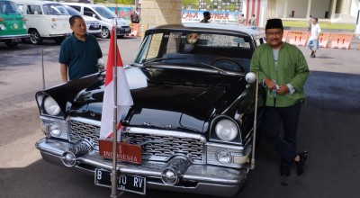 Gus Ipul Dikawal Ratusan Mobil Kuno Tour Keliling Kota Pasuruan