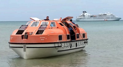 Kapal Pesiar Singgah, Puluhan Turis Asing Nikmati Keindahan Pulau Bawean