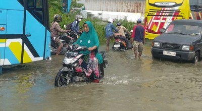 2 Jalan Poros Kecamatan di Lamongan Terendam Banjir Bengawan Jero