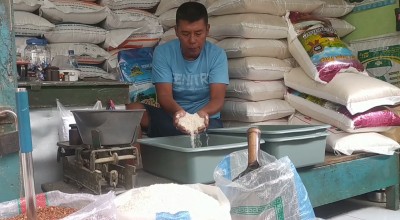 Harga Beras Lokal Masih Mahal, Warga Jombang Beralih Beli Produk Impor