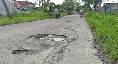 Perbaikan Tak Merata, Jalan Antar Desa di Jombang Banyak yang Rusak Makan Korban