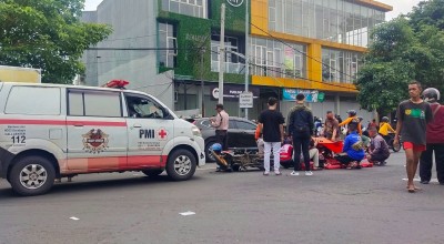 Moge dan Honda Blade Terlibat Kecelakaan di Surabaya, Pensiunan TNI AL Terluka