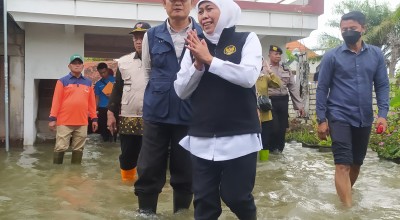 Khofifah Sarankan Pintu Air Kuro Dibangun Lagi untuk Atasi Banjir di Lamongan