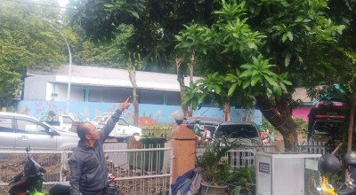 Percobaan Gantung Diri Pemuda di Depan Polsek Gubeng Digagalkan Jukir