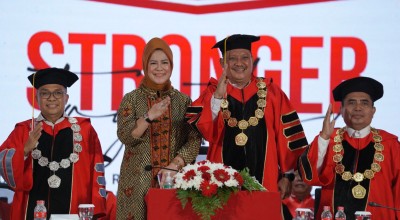 Untag Surabaya Wisuda 1.044 Mahasiswa, Pesan Rektor Menyentuh