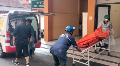 Mayat Pria Tersangkut Keramba Ikan di Sungai Kasin Kota Malang