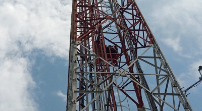 Pria di Sidoarjo Nekat Panjat Tower, Dibujuk Kopi dan Rokok Supaya Mau Turun