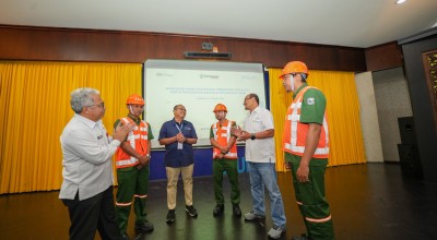 Pelindo Bagikan 1.500 APD Bagi Pekerja Pelabuhan