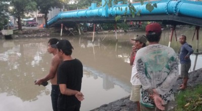 Pria Pencari Kerang Dilaporkan Tenggalam di Sungai Kalimas Surabaya