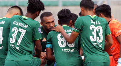 Aji Santoso Minta Pemainnya Tak Sepelekan Borneo FC