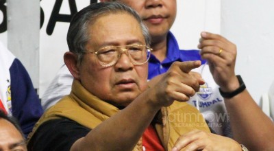 FOTO: Ekspresi SBY saat Mendukung LavAni di GOR Tri Dharma Gresik