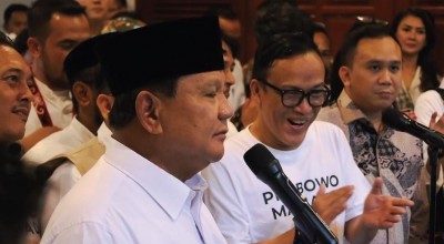Loyalis Jokowi Mulai Beralih ke Prabowo, Ganjar Masih Tunggu Kepastian