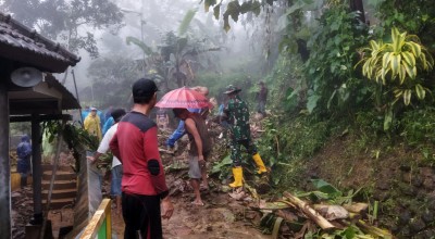 Tebing Longsor di Pacet Mojokerto, Tiga Rumah Rusak