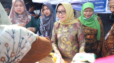 Bupati Jombang Turun Tangan, Stabilkan Harga Pangan dengan Pasar Murah