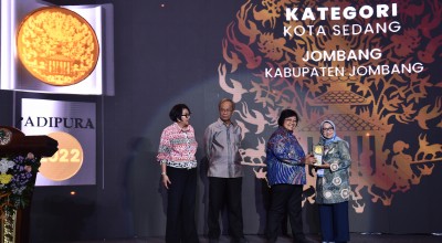 Pemkab Jombang Kembali Terima Penghargaan Adipura dari KLHK RI