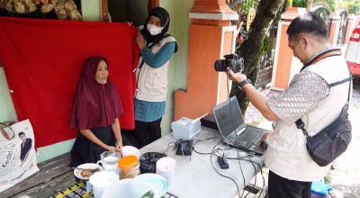 Keliling Kampung, Petugas Rekam e-KTP Warga Disabilitas di Kediri