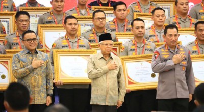 TOP! Polrestabes Surabaya Raih Penghargaan Kategori Pelayanan Prima