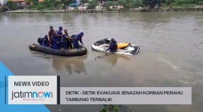 Detik-Detik Evakuasi Jenazah Korban Perahu Tambang Terbalik