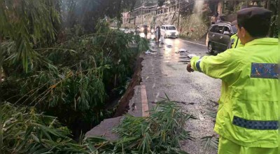 Info Lur! Jalur Kediri-Malang Tersendat Akibat Longsor di Bahu Jalan