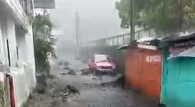 Jalanan di Tretes Pasuruan Jadi Sungai Dadakan Akibat Hujan Deras Dua Jam