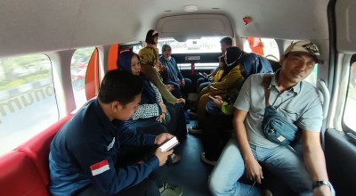 Menikmati Indahnya Kota Pahlawan dari Balik Kaca Feeder Wira Wiri Suroboyo