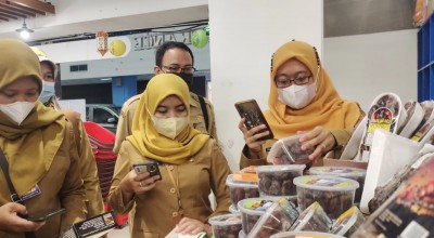 Sidak Mamin di Supermarket, DKPP Kota Kediri Temukan Kurma Salahi Izin Edar