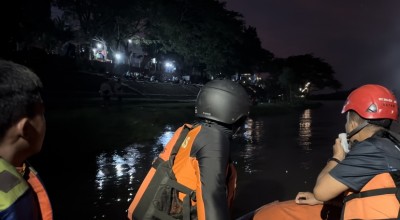 Masyarakat Penuhi Bantaran Sungai Brantas Tunggu Pladu, BPBD Kota Kediri Siaga